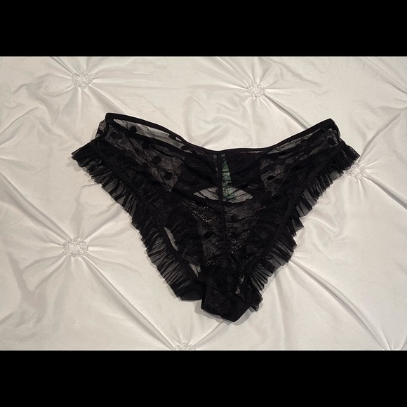 Black Lace Lingerie Set - Picture 4 of 7